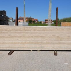 La Cantera di P.G. 64: lastre travertino romano, disponibili magazzino Marotta (PU).