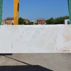 La Cantera di P.G. 64: lastre rosa portogallo lucide, disponibili magazzino Marotta (PU).