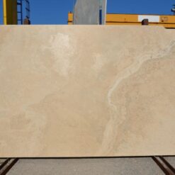 La Cantera di P.G. 64: lastre travertino romano a falda, disponibili nel magazzino di Marotta (PU).