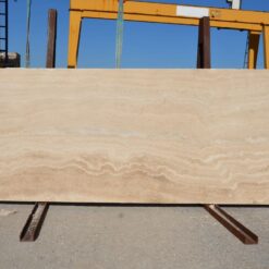 La Cantera di P.G. 64: lastre travertino romano controfalda, disponibili nel magazzino di Marotta (PU).